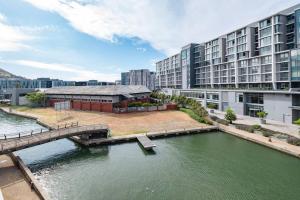 Tranquil Waterfront Escape