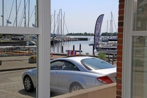 Apartment with Terrace room in Meerblick Lemkenhafen