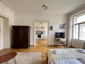 3BDR Bohemian style central flat with Balcony