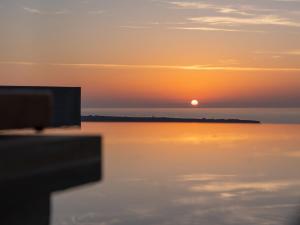 Santo Mine Oia Suites
