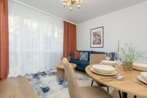 Central Warsaw Apartments Żurawia by Noclegi Renters