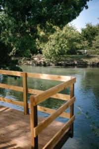 Maisons de vacances Charming ecolodge with private access to the river : photos des chambres