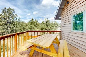 Mountain-View 3BR with Fireplace, Games, and Grill