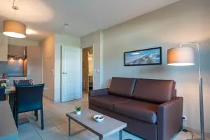 Les Thermes 402 - Appt avec piscine commune - 孔卡尔诺