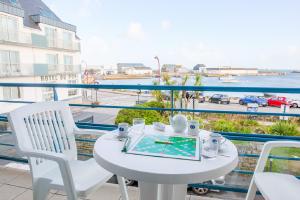 Appartements A 200m de la plage, appartement vue mer pour 2 : photos des chambres