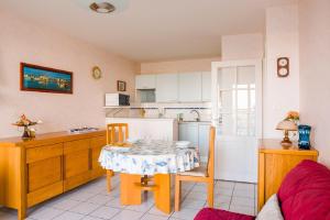 Appartements A 200m de la plage, appartement vue mer pour 2 : photos des chambres