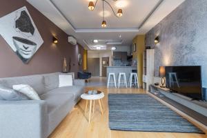 Midtown Artistic Apartment