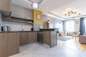 Midtown Artistic Apartment