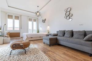 Midtown Gleaming Apartment