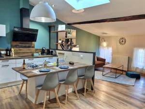 Appartements Myzenplace - Beau duplex en coeur de ville, spacieux, calme & confortable, parking : photos des chambres