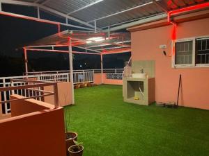 Big Studio rooms with patio-only for Girls& couple