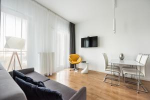 Varsovia Comfort 625 by BookingHost