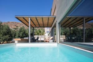New Modern Villa Domus Rodia with private pool & BBQ, 4km from nearest beach