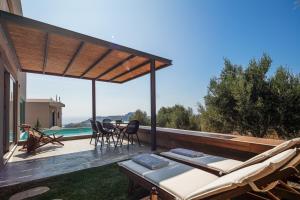 New Modern Villa Domus Rodia with private pool & BBQ, 4km from nearest beach