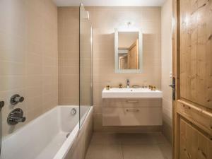 Appartement luxueux 75m², 6 pers, centre Val dIsère, front de neige, terrasse sud - FR-1-567-22