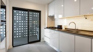 Brand New 2 BDR Flat WRooftop Pool by LovelyStay