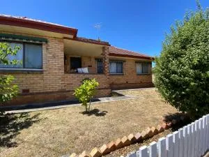 6 Beds-Whole House with 4 bedrooms -Stawell - Stawell