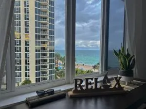 Spacious studio on the Beach in Sunny Isles Beach, FL - صني آيلز بيتش