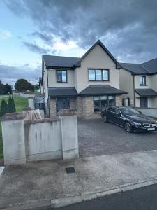 1 luxurious room in family home