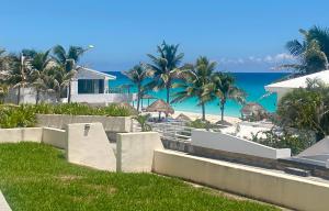 Brisas Shores Beach & OceanFront Apartments 1 or 2 bedrooms Cancun Hotel Zone