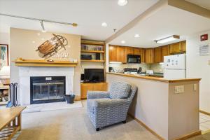 Enjoy this spacious three bedroom three bathroom Highridge Condo B1