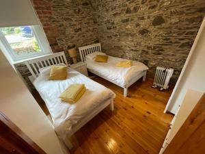 Lovely apartment overlooking the harbour and bay