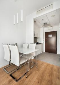 Varsovia Comfort 629 by BookingHost