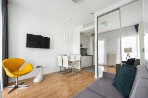 Varsovia Comfort 629 by BookingHost