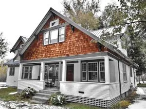Beautiful 1910 American Craftsman home, close to Bozeman Hot Springs, near Bozeman and Big Sky, Montana. - Gallatin Gateway