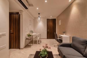 Entire One Bedroom Apartment - Hiranandani Gardens, Mumbai Powai