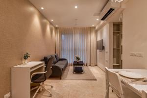 Entire One Bedroom Apartment - Hiranandani Gardens, Mumbai Powai