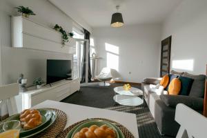 Plac Konstytucji 6 Orange - Apartament dla 4 osób - Bezpłatny parking - Free parking - piękny widok na panoramę Warszawy