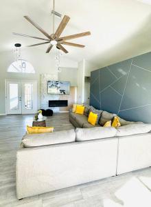 Luxury beach house WHeatedPool