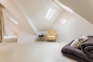 aÏA KEYWEEK Quiet town house