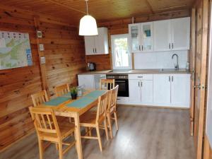 Cozy holiday home 600m from the lake in Kolczewo