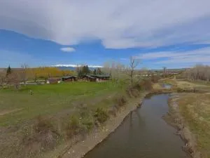Yellowstone River Retreat in Big Timber, Montana!! Dramatic views of the Yellowstone River. - McLeod