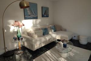 Brand new 2-bedroom apartment in Antibes with AC and sea view
