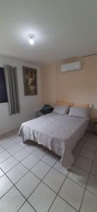 ap 2 quartos,estacionamento coberto, próx a praia