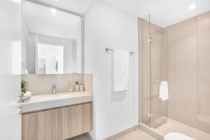 Meerak Homes - Burj Khalifa and Fountain view Downtown Elegant 2 bed apartment , Free Wifi, Parking, Gym and Pool