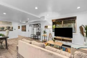 Pacific NW Gem w/Hot-tub 15 minutes Airport. - أوبورن