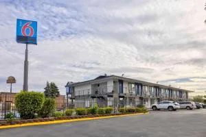 奥什科什6号汽车旅馆 - 阿普尔顿