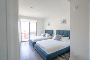 Hollywood Panoramic Views, Pool, Gym & Free parking!