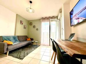 Lumineux T1 : balcon, TV sat&VOD, proche Part-Dieu & Université