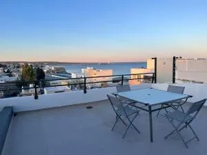 Departamento frente al mar. Terraza y cochera privadas. Parrilla. - Puerto Madryn