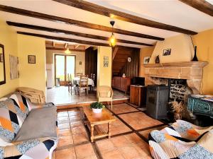 Maisons de vacances Gite Meligny-le-Grand, 4 pieces, 6 personnes - FR-1-585-29 : photos des chambres