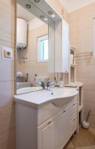 Family-friendly apartments with swimming pool Rtina - Stosici, Zadar - 21450