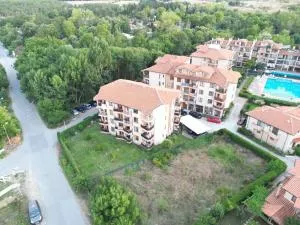 Двустаен апартамент в комплекс Нестинарка - Kosti