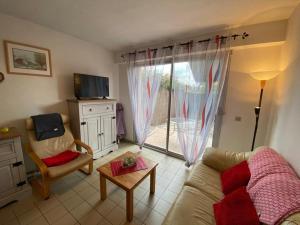 Maisons de vacances Villa patio avec terrasse semi-couverte, a 2 pas du centre de Capbreton - FR-1-413-229 : photos des chambres