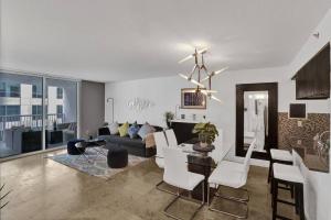 Superb Private unit Perfectly Located In Brickell