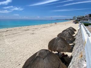 Brisas Shores Penthouse Beachfront, Ocean View Terrace Cancun Hotel Zone, 2 bedrooms